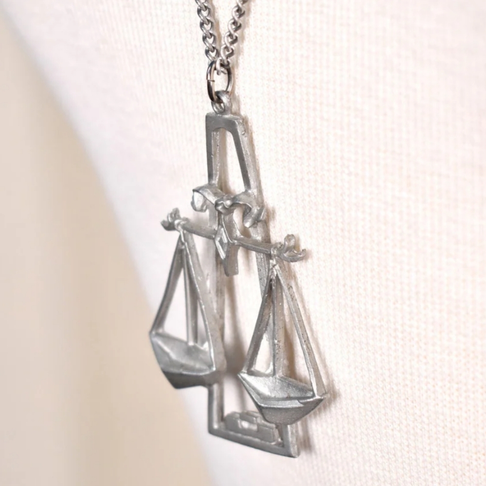 TRUE VINTAGE Libra Scales Necklace Pewter Zodiac Astrology Pendant Y2K 30" - Picture 3 of 8